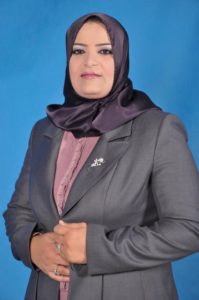 Die „Zehnergruppe“ wurde im Jahr 2016 von Herrn Ibtisam Abdul Mawla gegründet und umfasst 10 einflussreiche Frauen aus verschiedenen Bereichen (Politik, Wirtschaft, Kultur und Journalismus). Zu deren Aufgabe gehört es, libysche Frauen zu stärken und in Führungspositionen auszubilden dazu gibt es politische und administrative Empowerment-Programme. Weitere Ziele sind: Frauen ihr Recht auf Arbeit in allen staatlichen Institutionen zu garantieren, den Grundsatz der Chancengleichheit zwischen Männern und Männern zu fördern, und ihre Wettbewerbsfähigkeit sicherzustellen.     Die Gesetzgebung und Politik, unter Einbindung staatlicher Institutionen und Partner fördert Frauen in Führungspositionen. Frauen wird die Schaffung eines Umfelds mit spezialisiertem Fachwissen garantiert. Politischen Angelegenheiten von Frauen, das internationalen und libyschen Standards entspricht werden berücksichtigt. Die Frauen konzentrieren sich auf die Frage, wie sie ihre Rechte auf allen Ebenen umsetzen können, insbesondere ihre politischen Rechte.  Dies ermöglicht ihnen, Entscheidungszentren in allen Arbeitsbereichen zu erreichen und den Grundsatz der Chancengleichheit zu fördern.     Die Gruppe hat an einer Reihe von Programmen für Frauen der internationaler Organisationen sowie zahlreichen internationalen und regionalen Partnerschaften mitgewirkt. 