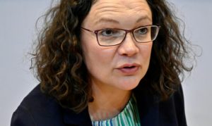 Die Steh-auf-Frau am Tiefpunkt